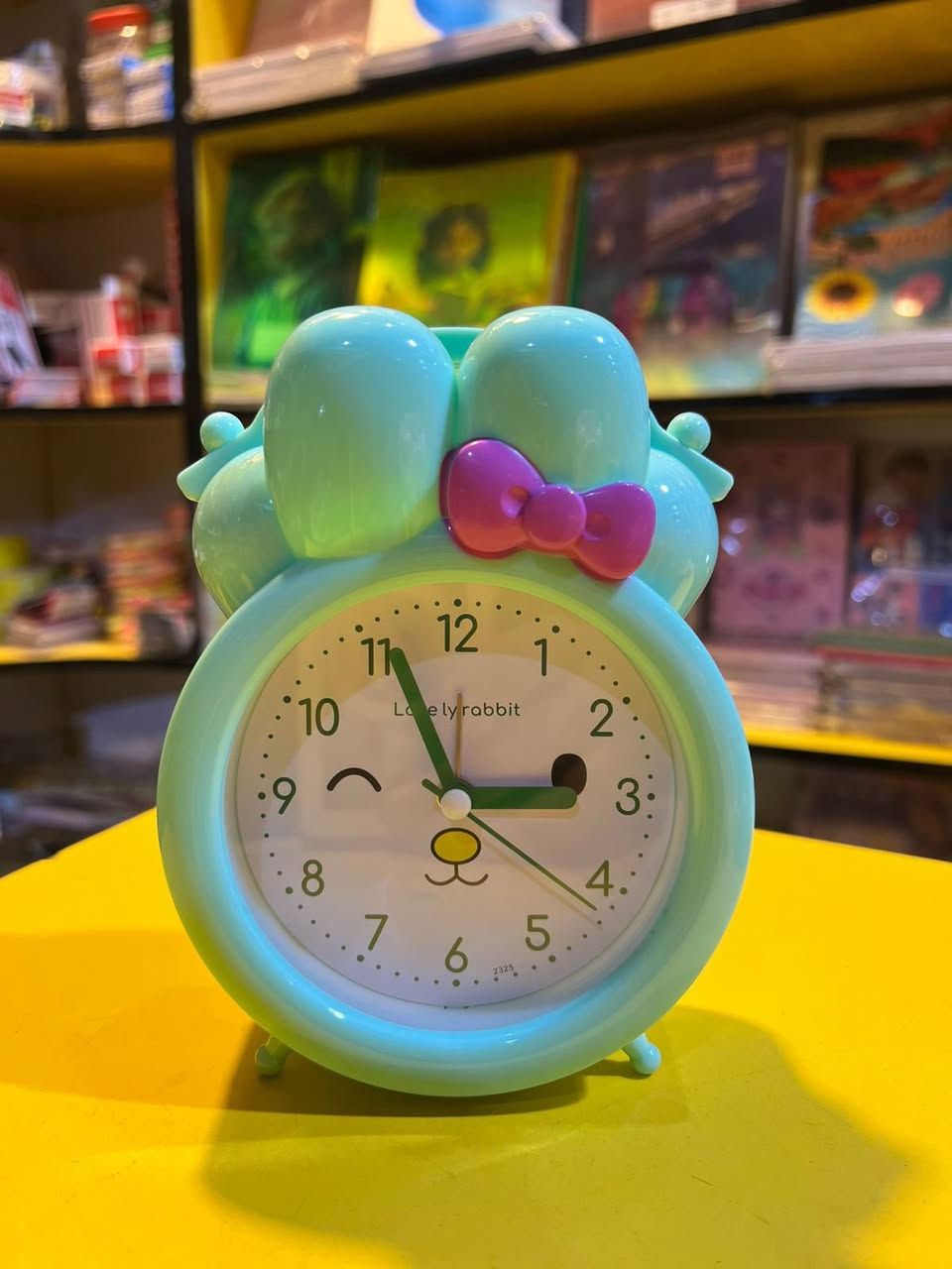 ⸻

⏰✨ ساعة أم المنبّه… صوت الأصالة في كل صباح ✨⏰

ابدأ يومك على نغمة الزمن الجميل
ساعة أم المنبّه تجمع بين الشكل الكلاسيكي والدقّة العالية، قطعة أنيقة تزيّن المكان قبل ما تنبّهك للوقت.

🕰️ تصميم أنتيك كلاسيكي
🔔 رنين واضح وقوي
🏺 مناسبة للبيت، المكتب، والمكتبة

قطعة تحبّها العين ويعتمد عليها الوقت.

📍 متوفرة الآن في مكتبة الولاية
📍 كوت – حي جهاد – نهاية شارع بيت صبر
📞 ***********

⏰ مكتبة الولاية… لأن الوقت له قيمة ✨
