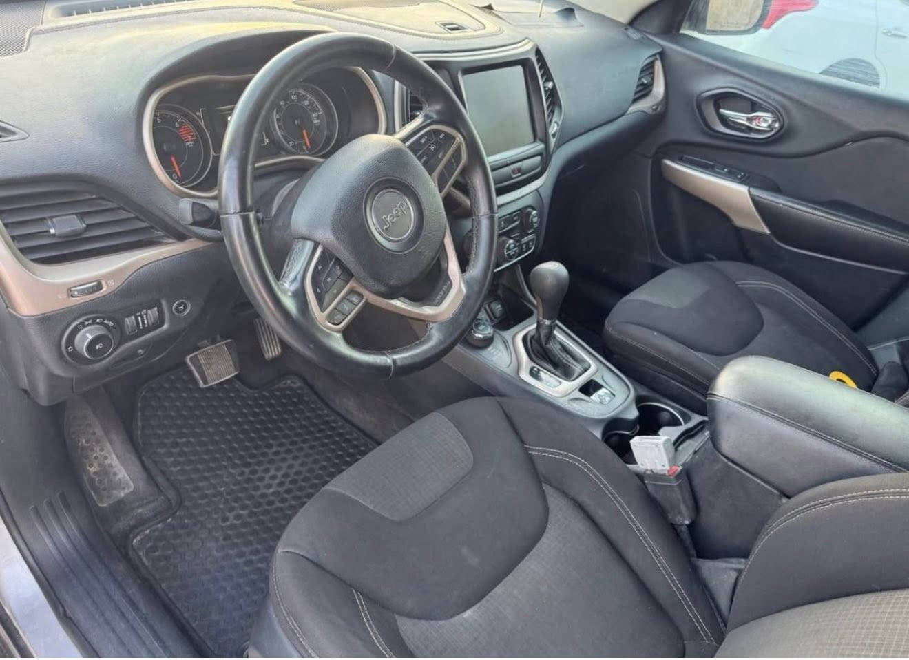 سلام عليكم 

سيارة جيب بغداد تحويل ثاني معوقين وصايره حره مديل 2017سيارة فول مواصفات بصمة صندوقك شفط سايد بريك بصمة كشن كهرباء سيارة جديدة حيل تخم تاير 
وارد امريكا بيها خشم البنيد والجاملغ عكس السايق مكينة 4سلندر /2400ستوها مفتوحة وعايديها غراضها كل اصلي من الوكاله السيارة جاهزه تخم تاير حداده تبريد 

حلوة ومناسبه 
السعر103وبيها مجال بسيط 
مكلف بالنشر 

مكاني البصرة
***********
