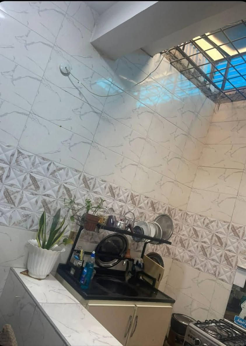 يا اللة بيت للبيع مساحة100مترواجهه 5والنزال 20بناء طابق واحد يتكون من استقبال وهول مع صحيات ومنور وغرفة نوم  بناء حديث عنوان زعفرانية شارع الربيع زراعي بيت بنية بفرع السادس سعره 92 والتفاصيل عل الخاص او الرقم ***********
