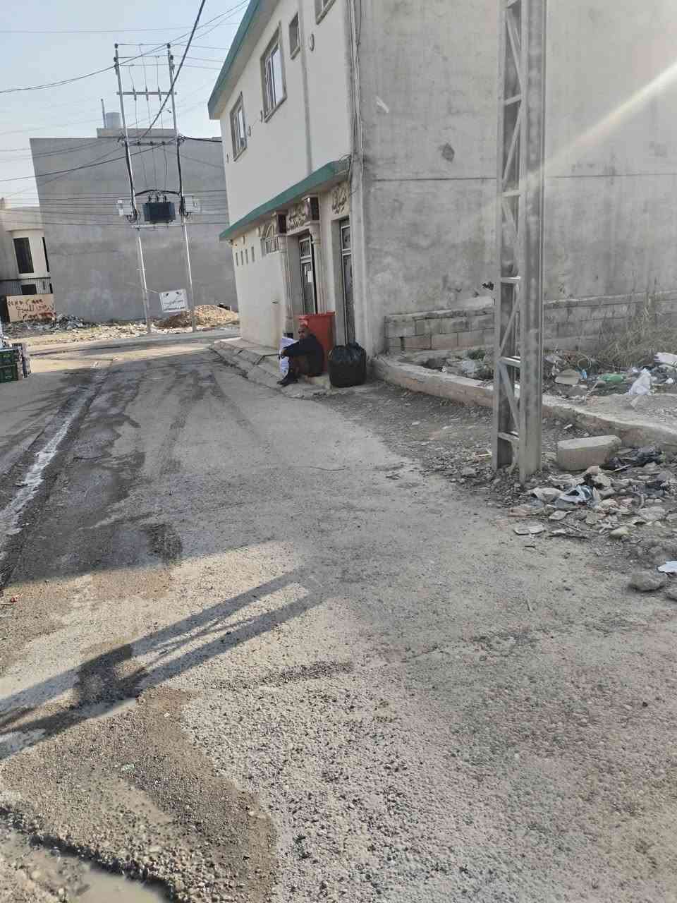 السلام عليكم( بيع مستعجل سعره مناسب) 
🔴ارض للبيع ٢٠٠ متر يبعد ١٥٠ متر عن سايدين دهوك 
🔴خلف كمرك اول فرع
🔴مكاتبه مع شرعي سند باسمو
🔴للاستفسار اكثر خاص او الاتصال على رقم التالي
 ***********
                        موقع ارض  https://maps.app.goo.gl/y2J53tCiDTzLnn5x9?g_st=afm
