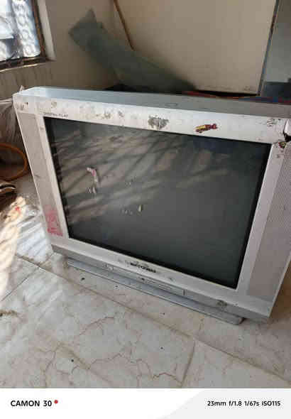 السلام عليكم 
اخوان هاي غراض بيت عاطله 
مجمدة
ثلاجة 
تلفزيون
غسالة
رايدينهن كلهن شيله وحدة 
تاخذهن بدون ترجيع كل وحدة وعطلها عسا مايكون تصليحها بالف وتشتغل عندك بالعافيه عليك تصليحها بالف بمية اني مالي اي علاقة يعني ابيع علكولتهم لحم على باريه بالنسبة للمجمدة والثلاجة والغسالة مواطيرهن يشتغلن 
***********
