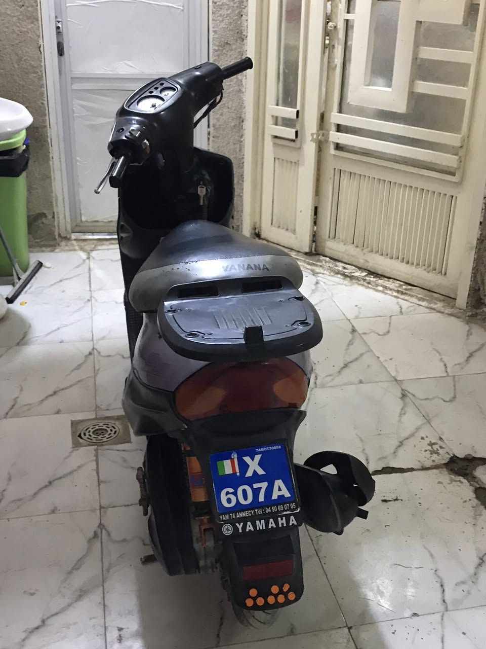 سلام عليكم دراجة BG(بيجي)للبيع الدراجة مجفته مرة وحده كاملة مكملة كلشي شغال بيهه نقصه بس التريشة اليمنى (الصفاحية) وبيهه وصل شراء السعر (400)راسلني او رقمي ***********
