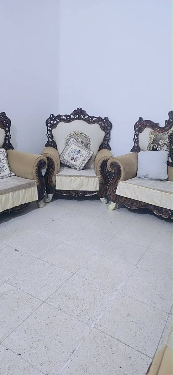 تخم ١٠ مقاعد نظافته مثل مبين بلصور السعر ٤٥٠
وبي مجال استفسار اكثر اتصل مكاني حولي ١٠٠
استفسار *********** كربلاء, العراق
