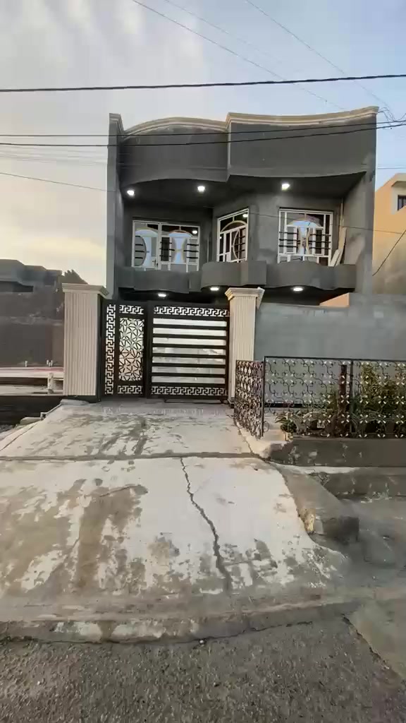 بيت للبيع ١٥٠ متر طابقين في ابو غريب حي الصديق شارع ١٥ تبليط نافذ على شارع المطار وشارع عشرين مقابيل الخدمات موقع ممتاز رقم العقار ١٠٥٨ البيت بلوك ثكيل والاساس طابوق يحتوي على ٣ غرف نوم و٣ حمامات وسطحين كامل مابي اي نقص ماعدا صبغ الواجه
***********
***********
