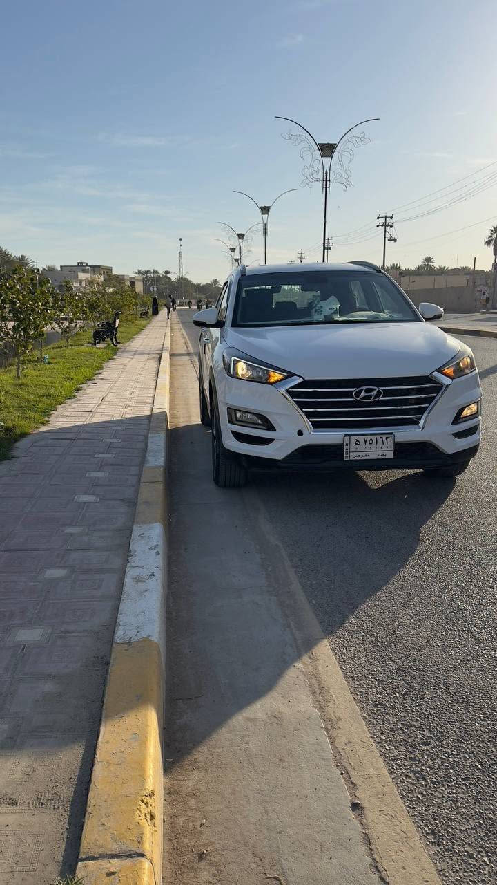 للبيع توسان  موديل 2020 خليجي  مكينه وكير وحداديه خير من الله السياره فول 1/1 البصمه مري شفط حساسات خلفيه كامره خلفيه   تبريد  مكينه ناعمه لاتبخير ولاء تنقيص سياره رقم بغداد بسمي شخصياً  سنويه مجدده مجدده تحويل مباشر السياره (بيه صبغ السياره )  وبيه مجال  مكاني كربلاء الحسينيه بيع مستعجل شراي يتصل وبيك خير وتدلل 
السعر 155$ 
للاستفسار اتصل *********** 
الصور قبل لا احول السياره حالياً ارقمها الجديده
