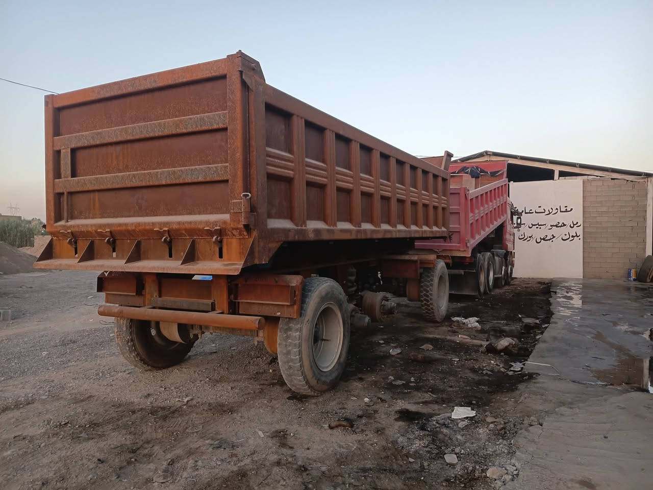 السلام عليكم مقطوره للبيع الطول ٦٧٠ دناكير ١٦ شاصي ١٤   كاعيه وطراحيات ٦ ملم اصفاح ٥ ملم  هوه ودهن كامل للاستفسار اتصل *********** السعر ١٧٠ ويه مجال

