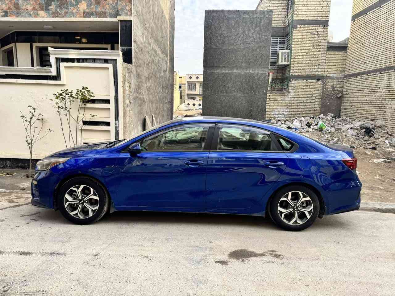 السلام عليكم فورتي موديل 2020 للبيع 
محرك 2000 دوش
گير cvt 
كفالة المحرك والگير الحادث ورقم الشاصي موضح بالصور رقم بغداد الجديد باسمي المكان بغداد الكرخ السعر 128 وبيها مجال قليل
الاتصال ***********
