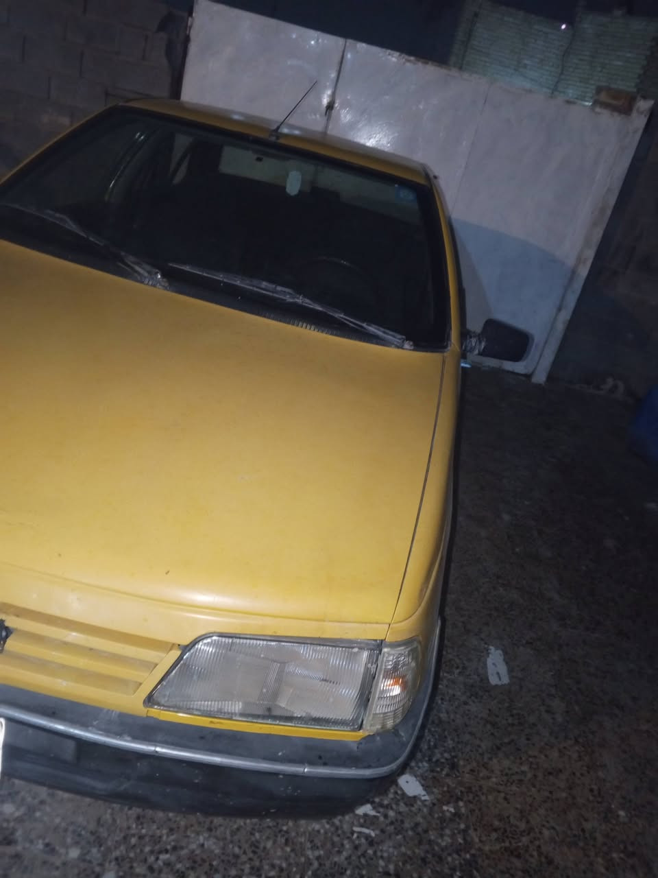 سلام عليكم سيارة بيجو رواء جاهزة بس بي بخار  خفيف سعر 27 بي مجال ***********
