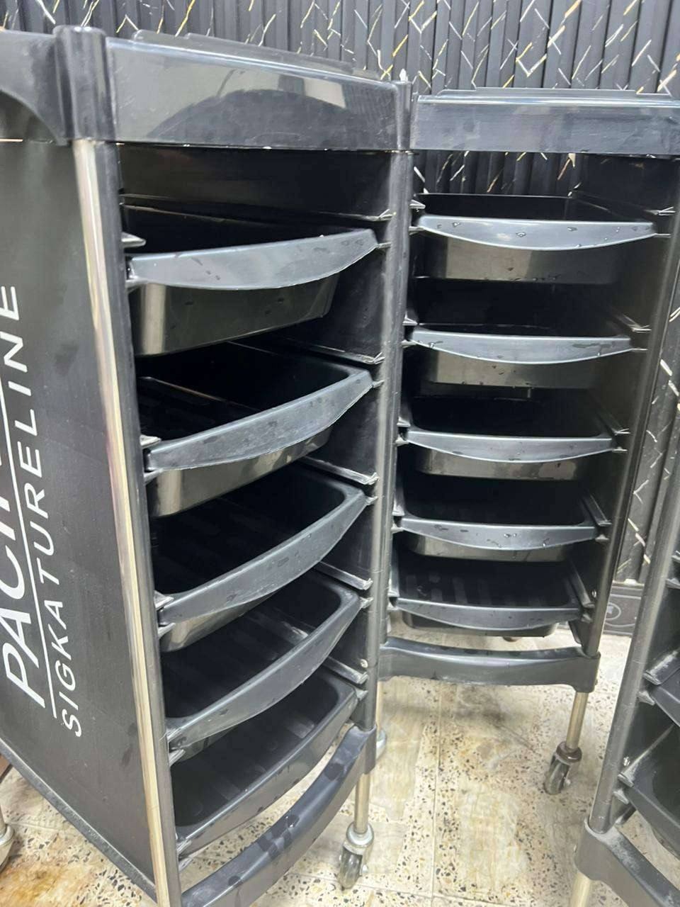 للبيع 
عربانه حلاقه عدد 3 
بغداد الزعفرانية سوق مريم 
***********
