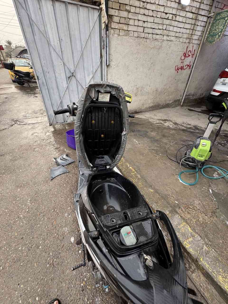 سلام عليكم للبيع
دراجه حلوه ما ناقصها شي اصلن ودراجه كلها شادها وما بيها اي قطعه نقص وكابريتر جديده وكلاجات حلوه شلعه ومعدل نقصها بس باتري والماشه الاماميه اشويه معوجه 
دراجه رايدها ب 400 مكان بغداد الشعب 
الرقم ***********
