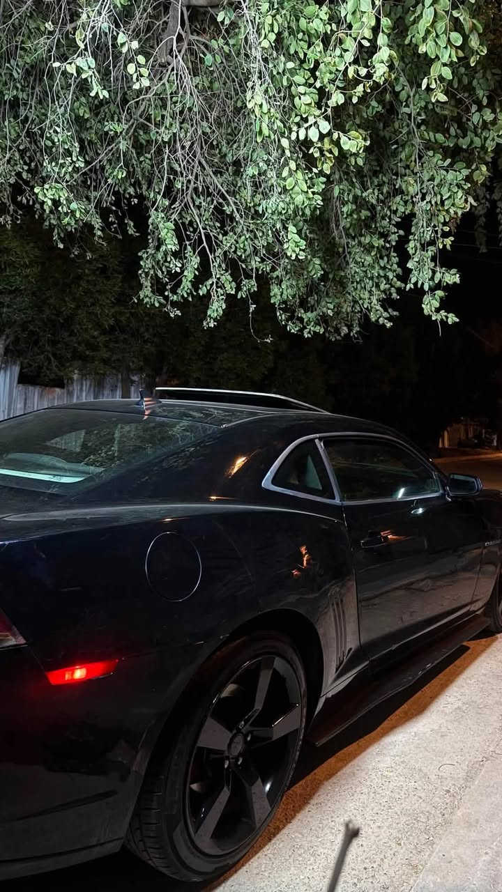 السلام عليكم كمارو موديل 15 RS V6
السيارة فول للأخير فتحة شاشة كبيره 
داخلة كلين وهنا صار بيهه قطعة وحدة فقط 
كفالة كير مكينة اكسل كلة مكفول جديدة السيارة تاخذهة متصرف عليهة ربع بيهة ادامة كاملة رقم بغداد باسمي مكاني بغداد السعر 95 ***********

