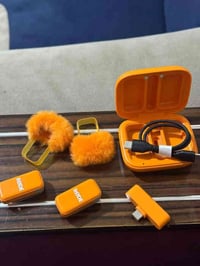 مايك RØDE Wireless للبيع – لون مميز (برتقالي) – نظيف جداً معروض للبيع ...