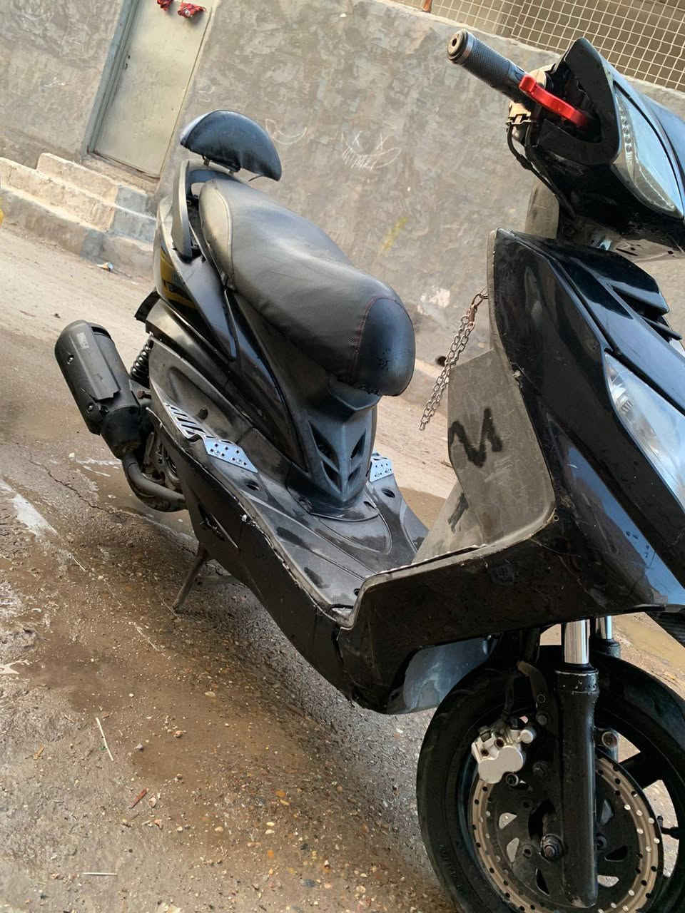 سلام عليكم دراجه سكنس فحل مجفته وكاله كلشي شغال سعر 450 وبيه مجال بسيط رقمي ***********

