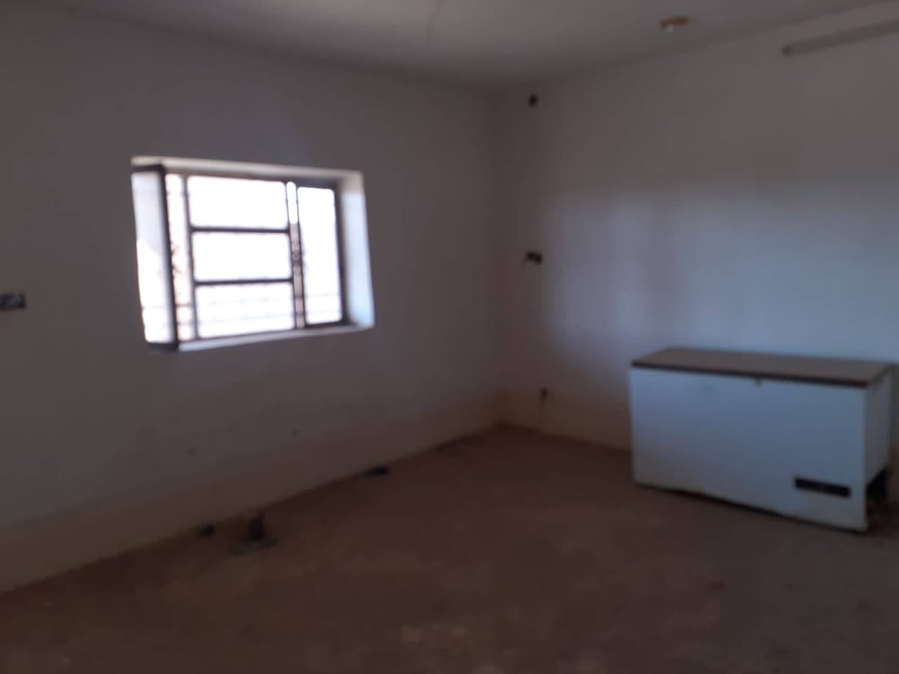 بيت للبيع  طابقين مساحة ٢٥٠ م في الانبار عنه حي العبور قرب محل ابو خالد للغذائية يحتوي على ٣ غرف نوم + استقبال + مطبخ + حديقة +محل عدد ٢  للتواصل
***********
