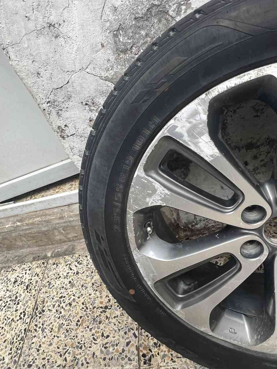 السلام عليكم تايرات سورنتو للبيع هنه ولوياله نضافه فول فول شوفت عينك للبيع  سعر 200 وبيها مجال رقمي ***********  واتساب
