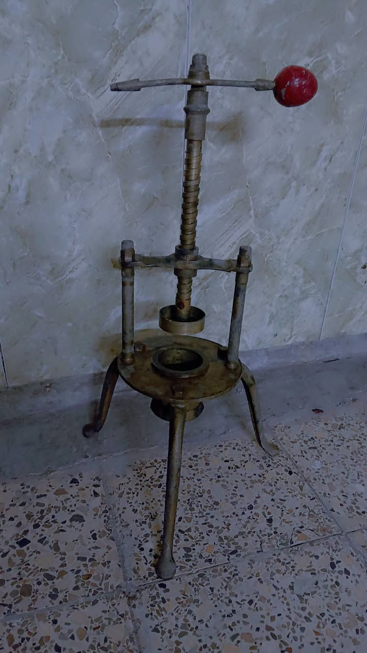 سلام عليكم معصاره قديمه للبيع بغداد لأمين ثانيه ***********
