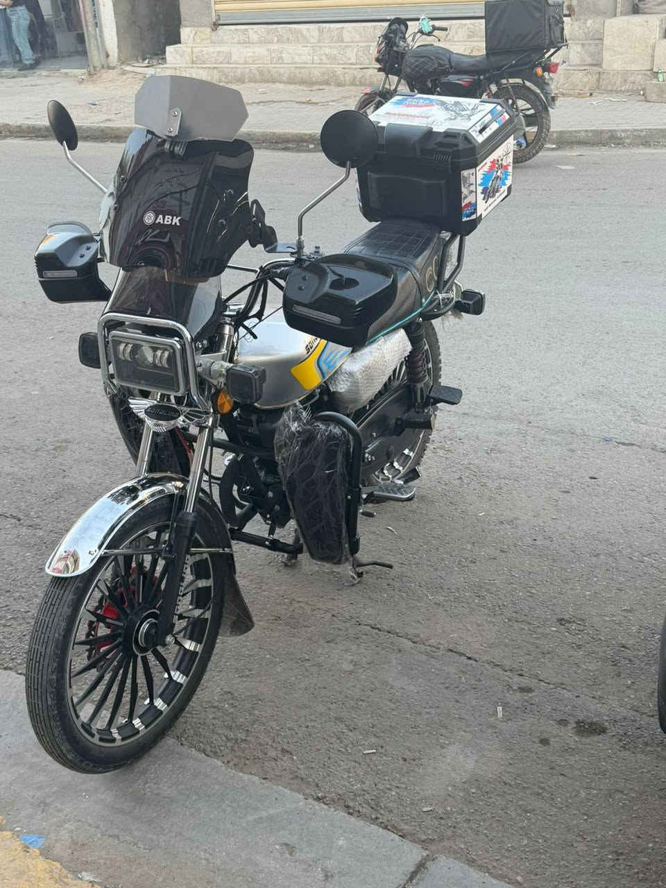 السلام عليكم دراجة سونك موديل 2026دراجة نضيفه بصمه اوراق كامله مكان بغداد جسر ديالى القديم الرقم ***********
