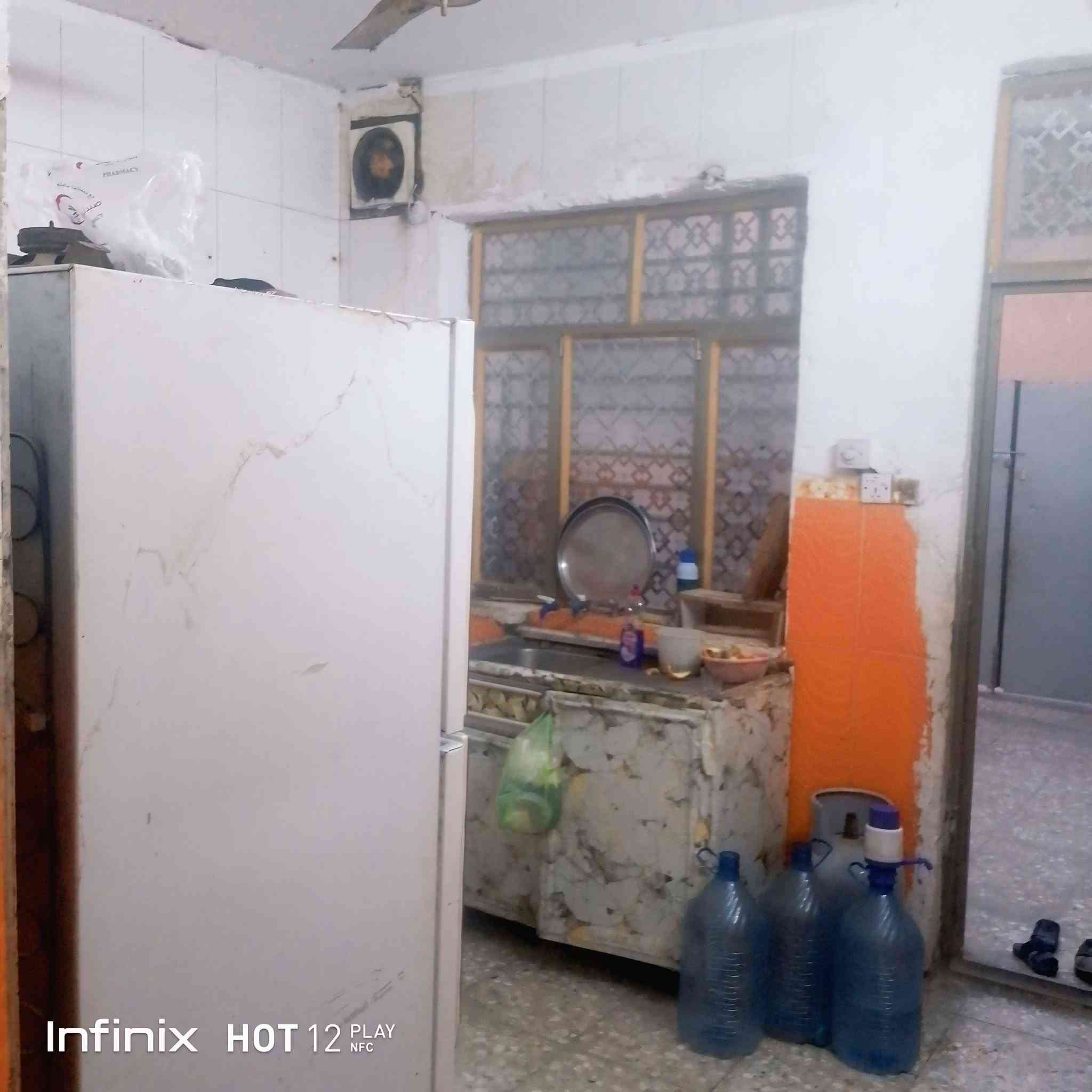 السلام عليكم بيت للبيع في سبع قصور شارع ابو علي مقابل كوفي نخله ،قرب أسواق سامي ،بيت طابقين ، متكون من 4 غرف نوم واستقبال ومطبخ وحولي ، مساحته128
الواجهه8 ،نزال16
سعره 55 وبي مجال 
للاستفسار ***********
السلام عليكم بيت للبيع في سبع قصور شارع ابو علي مقابل كوفي نخله ،قرب أسواق سامي ،بيت طابقين ، متكون من 4 غرف نوم واستقبال ومطبخ وحولي ، مساحته128
