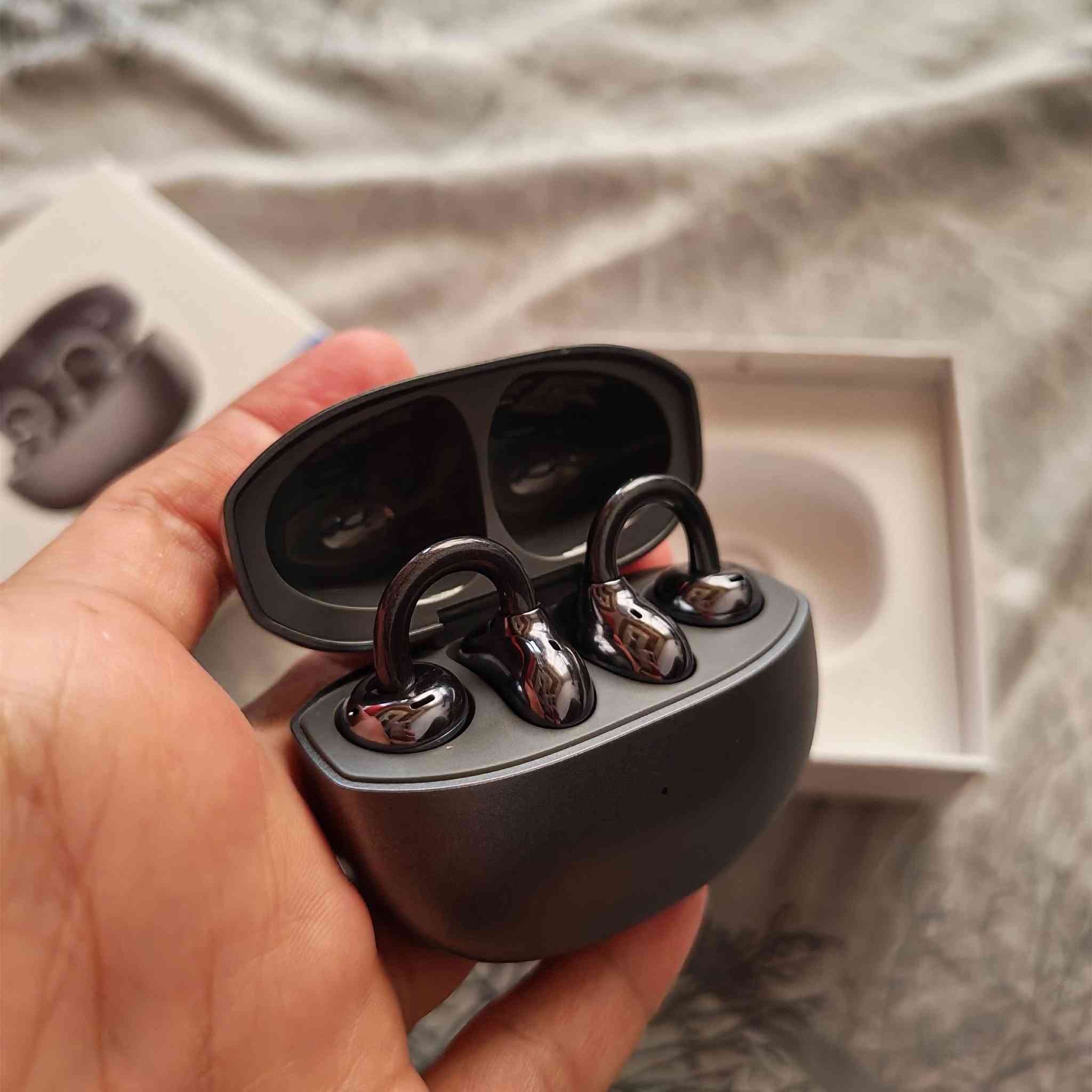 🎧 Honor Choice Earbuds Clip
- مستخدمة استخدام نظيف جدًا.
- كاملة مع العلبة الأصلية.
- شرط الفحص.
- التوصيل متوفر إلى جميع محافظات العراق.
- قطعة واحدة فقط.

💰 السعر: حط سعرك بما يرضي الله.
راسلني هنا على الواتساب اذا تريدها 
***********
