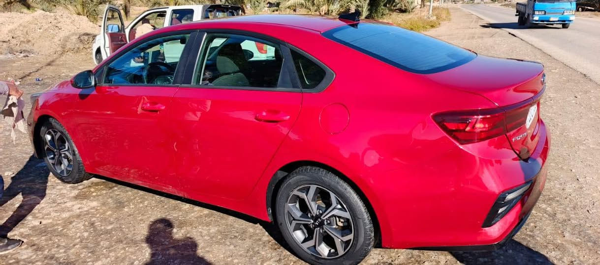 السلام عليكم فورتي للبيع 2020 فول1/1عده البصمه والفتحه  امريكي سونار موجود سعر 145 وبيها مجال موجوده بابل***********
