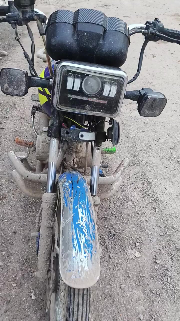 سلام عليكم  دراجه للبيع تايكر سونك 2024 كله شقال بس الشاشه 550 بي مجال  ماكان ديالى العباره  هاذه رقم تواصل ***********
