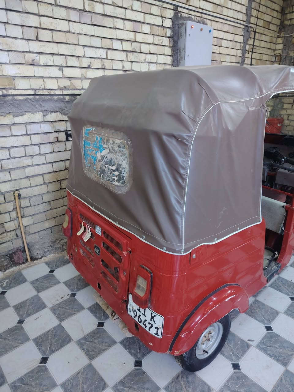 سلام عليكم تكتك موديل 18 رقم انكليزي بسمي معمره جديد كهربايات شغاله مكينه تنقص دهن سعر 5 ملايين وبيه مجال  ***********
