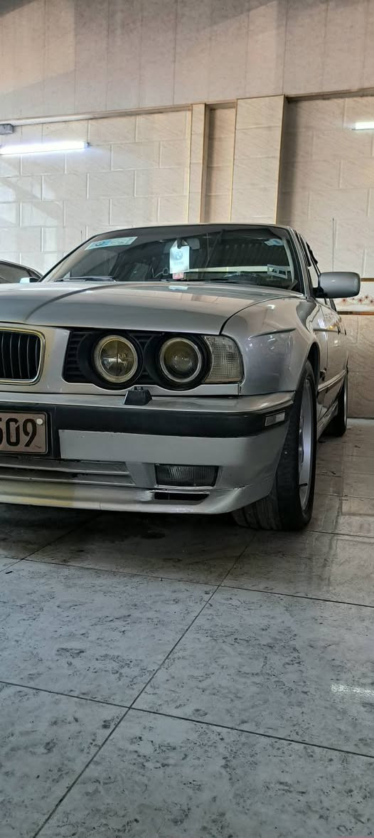 السلام عليكم..للبيع بي ام موديل 92 حجم 525i اصل وفصل سلايت داخل جلد +صاج صدر امامي وخلفي جديد 
دعاميات m لايت زينون اكثر تفاصيل *********** اتصل وحياك الله

