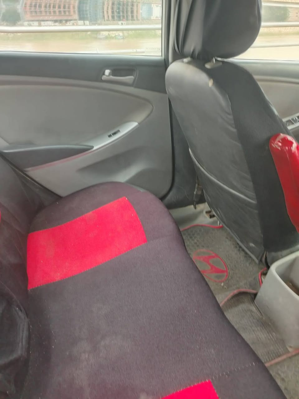 يا الله
السلام عليكم سيارة اكسنت صفرة 2016للبيع لونها الاصلي رصاصي  محرك 1600 جي دي آي وارد امريكي ماشية 240الف رقم انگليزي بأسمي مشروع وطني السعر 80 وبيها مجال للطيبين 
للاستفسار الاتصال على الرقم ***********
