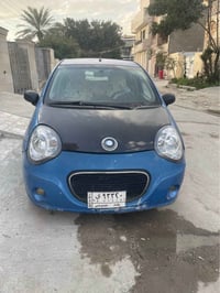 جيلي باندا 2013  سيارة بدون ضربه وبدون صبغ بس بيها مكانات جراد  كير وم...