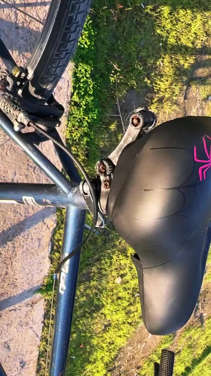 السلام عليكم ورحمة الله بايسكل c700 ياباني مال باله رايدة ب100 الف وبي مجال مكاني حي الجامعة 
الرقم *********** وبي واتساب
