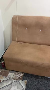 للبيع سعره ١٠٠ الف ٠٧٧١٤٤٧٠٧١٣