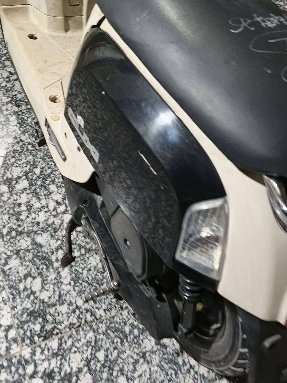 السلام عليكم دراجه بوليسي البيع شغال سلف هندر  50بلاد السعر 550شراي اتصل على رقم ***********مكاني شارع زديناويه
