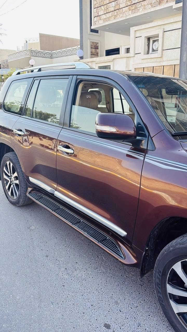 السلام عليكم 
لاندكروز  2016 👍🏻 
اللون كرزي #مميز 
#مكفوله كفالة عامه من صبغ او ضربه 
عداد المشي 120 الف 
سيارة جاهزة من كلشي اي نقص مبيها 
#السعر44000  $ 
 4 شدات و40 ورقه 
بيها مجال شي بسيط 
مكان السياره فلوجة 
تفاصيل على الارقام هنا 
*********** 
***********
