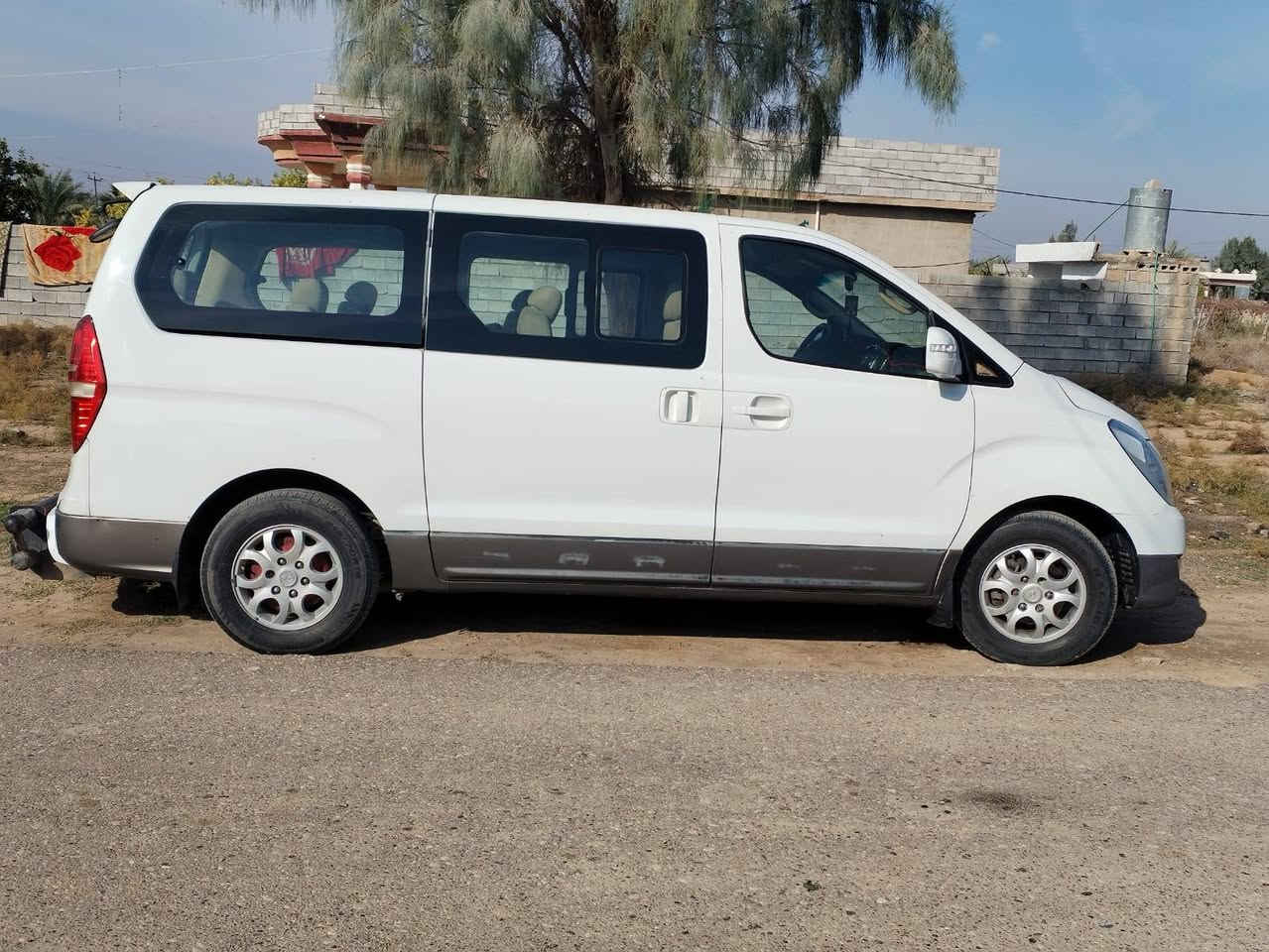 السلام عليكم ورحمة الله وبركاته استاركس موديل 9 للبيع كفاله عامه من عده شبر ونص بالجامل الامامي جه اليمنا بسمي مصفره هيه وغرامات تبريد تدفئه كير محرك صدر تخم تاير كله جديد محرك مفتوح المرغوب السعر 145 وبيها مجال حك الجيه للستفسار اكثر يمكنك الاتصال ***********
