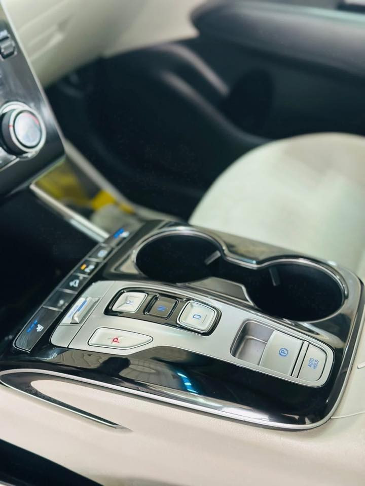 سلام عليكم 
البيع مراوس 
توسان  خليجي. 
موديل 2023
 ماشيه ٦٢ ألف كيلو متر 
رقم بغداد مشروع وطني  بسمي 
موصفات خاصة vip 
كير دكم 
شفتات استيرن 
بنراما 
كشنات حار بارد هيتر 
كشن كهرباي 
شاشه 
GBS
حساس امامي وخلفي 
ويل كروم 
مري شفط 
بصمه 
كيجات ليزريا 
دبل بلجكتور 
سايد بريك بصمه 
شحن موبايل 📱 لاسلكي 
منافذ طاقه الشحن حتا بل جنطه 
تحكمات استيرن 
كامرا 
***********
ملحضه سيارا خليجي 

صار بيها صبغ جاملغ وبنيد بدون ضرر داخلي
