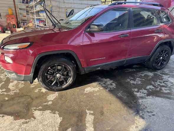 السلام عليكم جيب شيروكي سبورة موديل 2016 اني المستورده السياره بدون ايرباك الضربه مال امريكا بجم وجاملخ اليسار الخلفي فقط  السعر120$ للستفسار المراسله على الواتساب العنوان زيونه خلف العاب بغداد على الرقم ***********
