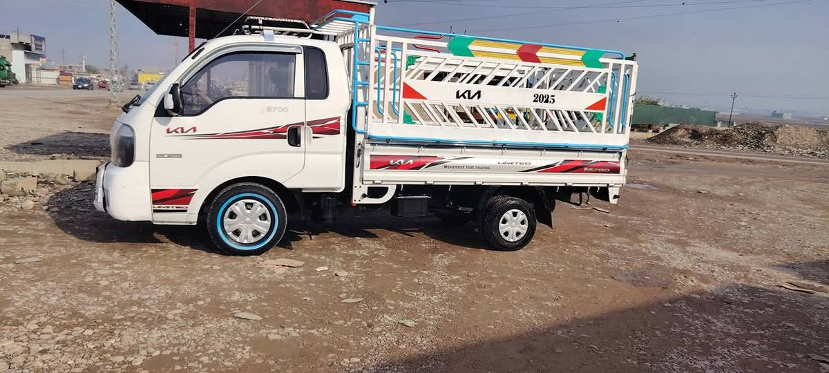 كيا حمل ٢٧٠٠ موديل ٢٠١٦ رقم بغداد شرعي شركاط شرط تحويل طخم تاير جديد امامي خلفي سياره جاهزه للشقل محرك شرط شاصي سليم السعر ١٢٥بيها مجال بسيط رقم موبايل ***********
