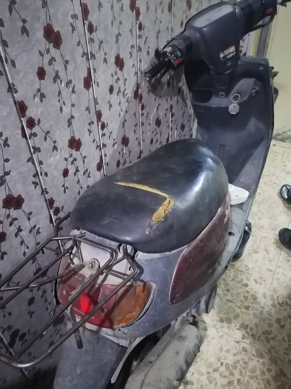 دراجه نضيفه شغاله بس حاليا مشيها ضعيف مااعرف شبيها  رايدها ١٠٠ مكاني بغداد مدينه ***********
