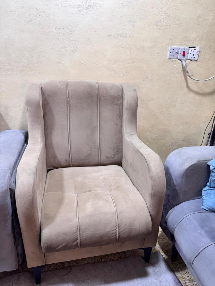 غراض منزليه للبيع كاونتر ويا سنك نظيف وتخم نضيف والسعرر جداا مناسب لان دنشيل تواصل ع الخاص او هذا الرقم ***********
