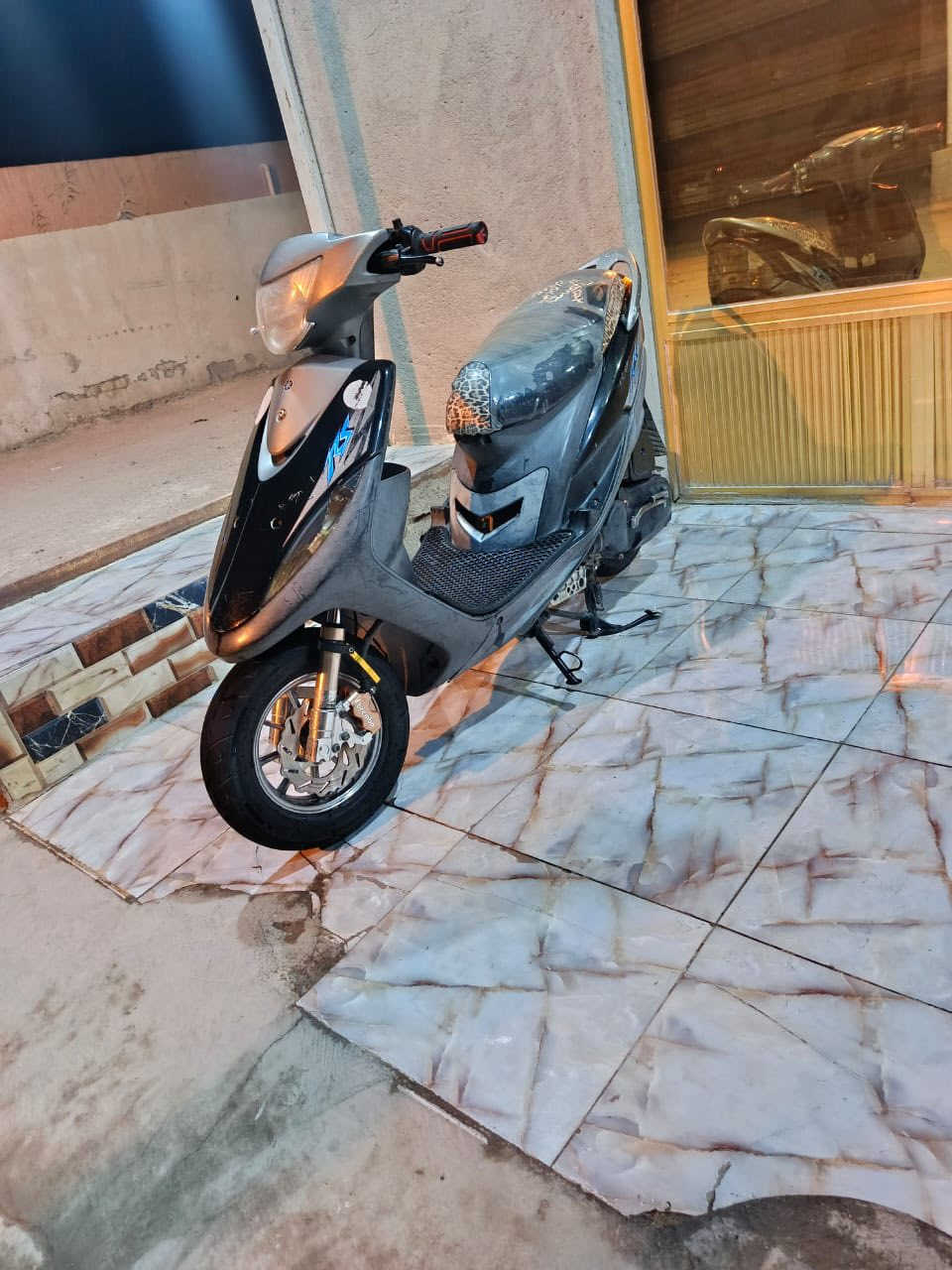 السلام عليكم :ماكس للبيع كفاله عامه الدراجه كلها ختم واحد وي المكينه الدراجه كلها مزوده وياله دبلات يدات بريك  شيال كزوز رياضي التزويد كله اصلي الدراجه حاويه ما صار هواي من طالعه شرط شلعه ومعدل  *مستعجل ع بيعتها*
وبخدمت الشراي مكاني ناصريه مركز: ***********
