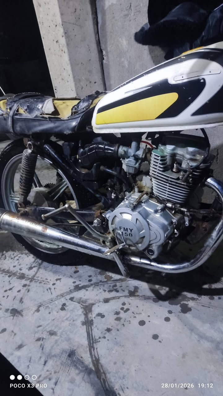 سلام عليكم ورحمه الله وبركاته دراجه لبيع  محرك خير من الله كهربائيات كله شغالهه عوزه شغلات بسيطه  مكاني حله نيل  سعر 150وبيه مجال حك الجيه  
‏‪0783 896 3806‬‏
