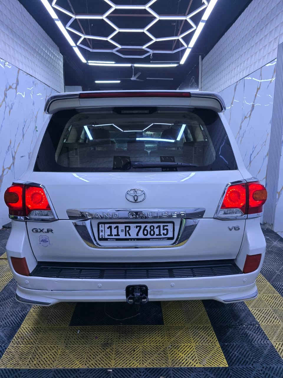 الإسلام عليكم لاندكروز مونيكا ٢٠١٤بريم فول مواصفات معروفه مواصفات البريم رقم بغداد باسمي السياره بيه صبغ شبر بالجاملغ الخلفي يم قبق البانزين وملاون الجاملغ يعني قطعه بيه السياره والباقي مكفول السياره تخم تاير ياباني جديد مكينه حداديه خير من الله مكان السياره بابل معروضه ٣٧٠وبيه مجال للاستفسار الاتصال ***********
