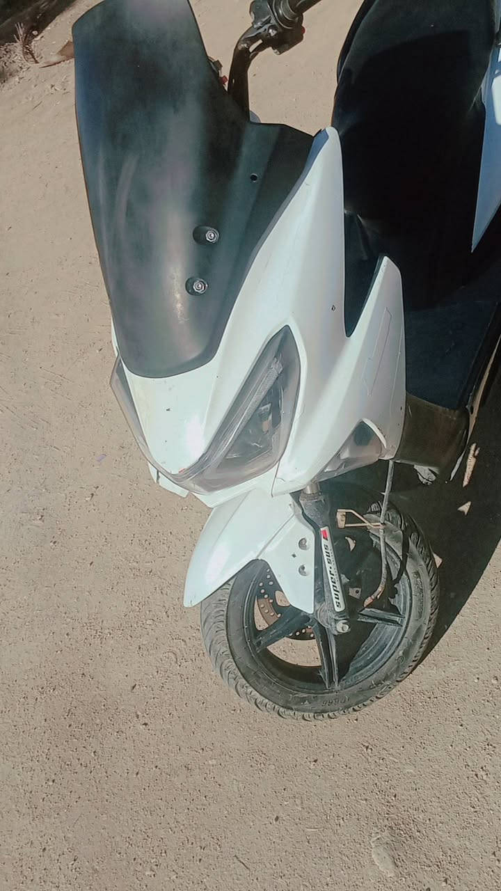 سلام عليكم  دراجه للبيع مستعجل الدراجه مفتوحه مره وحده شرط انطيكياها تزامط بيها نكره سف هندر واحد شرط الدراجه حلوه مكان الدراجه الرميثه وعل سعر اتصل على الرقم وتشلع عيوني الرقم ***********
