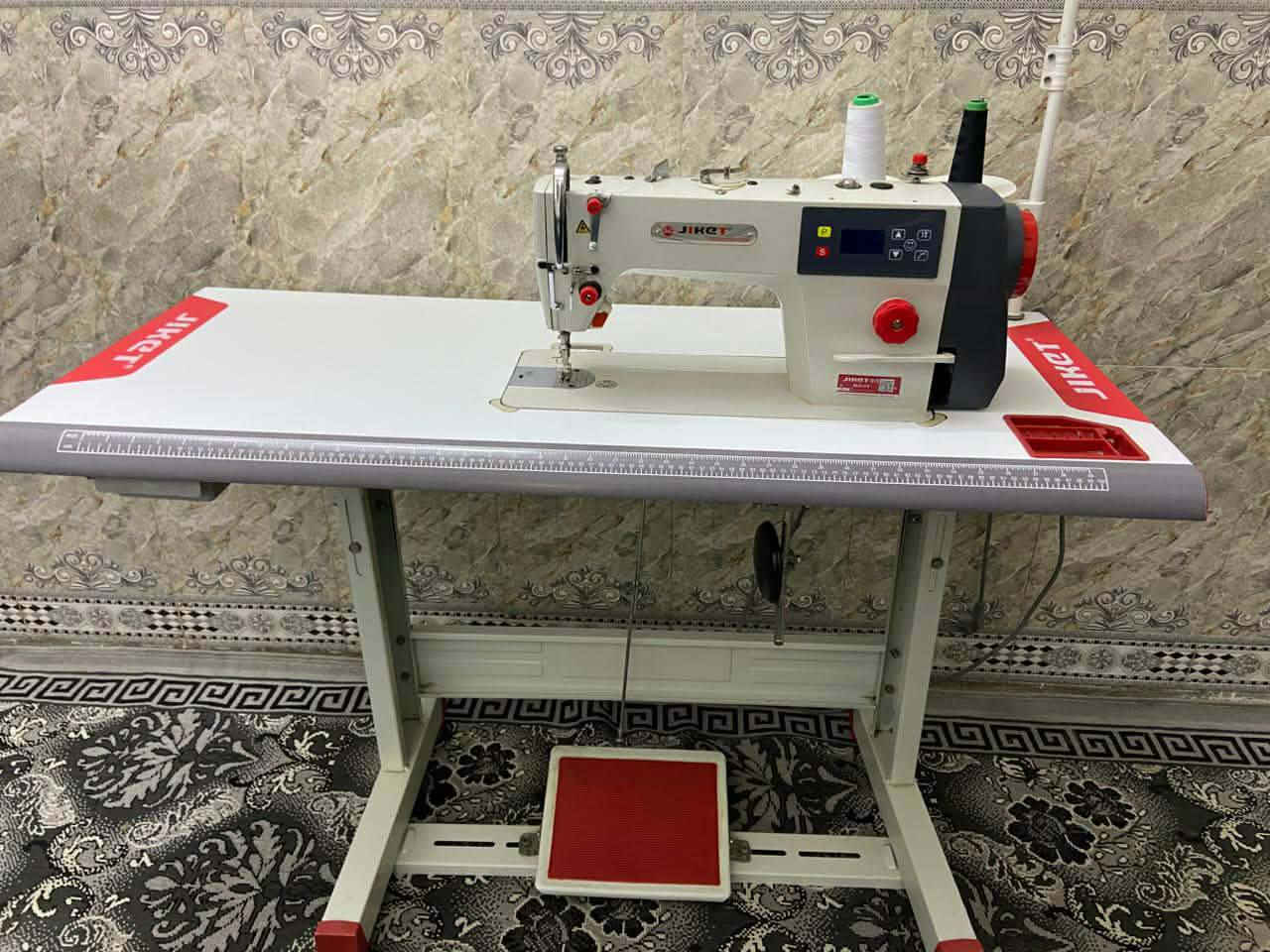 مكينه نوع جاكيت نظيفه جدا استعمال بيت يعني ما مشتغله
المكينه  نصف اوتماتيك كاتم تحكم سرعه اناره لد يعني فول نظافه 
بسعر 280وبيها مجال حك الكروه مكاني بغداد مدينة الصدر شماعيه 
***********
