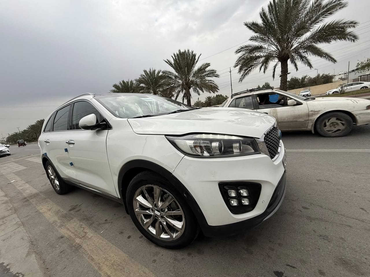 سلام عليكم للبيع كية سورنتو مديل 2018 خليجي فول لخيررر 6 سلندر بصمة كشنات كهربا بنرامة صندوك كهربا شاشة كامرة مري شفط فولللل بعد هواي موصفات سيارة جديدة ماشية 93 الف بيها صبغ بكانت فقط بدون معجون ولا دواخل سعر 185 وبيها مجال رقمي *********** مكاني الشعب ما متواجد عل فيس شراي يتصل
