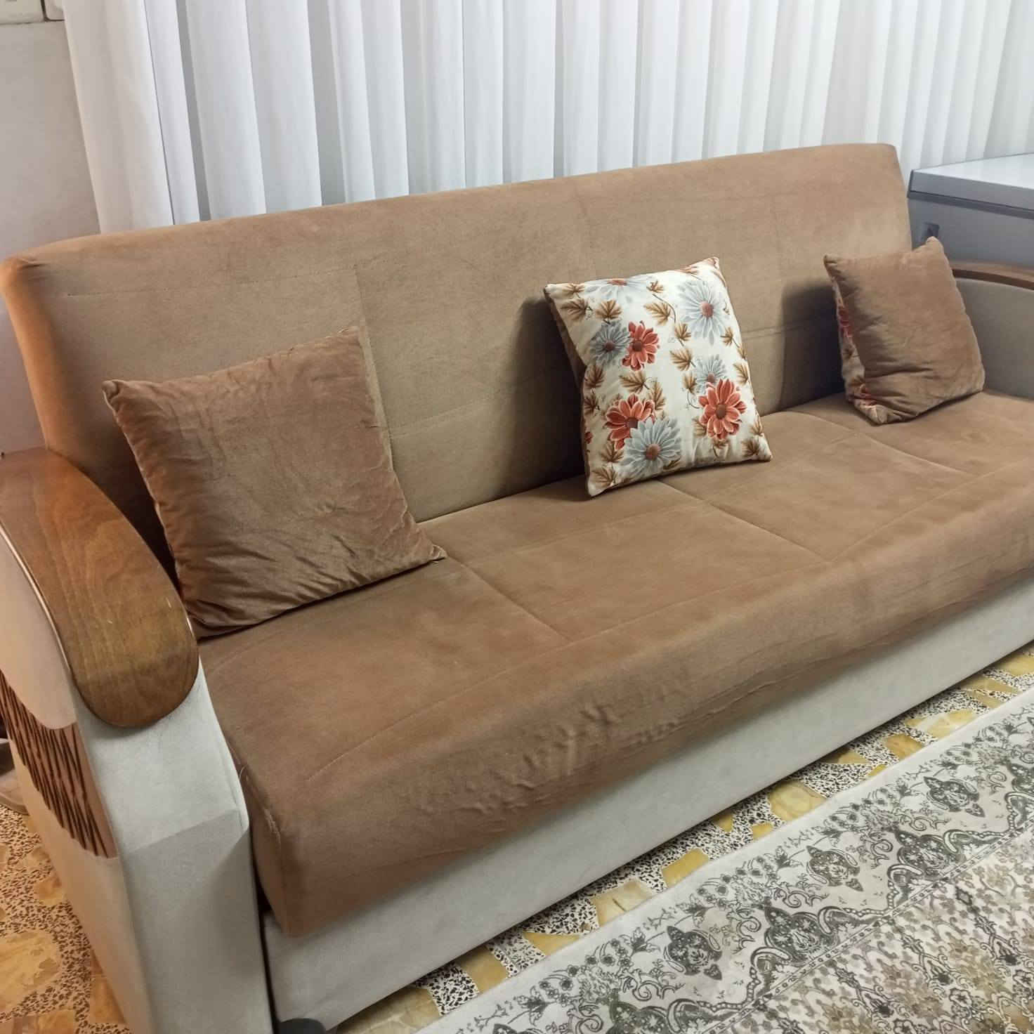 سلام عليكم تخم ٥ قطع نضيف اي ضرر مابي سعره ٢٢٥ معرض مال بلازمه جديد كلش كامل هوه والاناره مالته سعره ١٧٥  مكاني الشرطه الخامسة رقمي ***********
