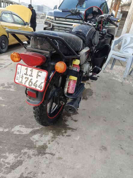 بوكسر مديل 2021 مرقم سنويه بسمي تحويل ثاني يوم بيه زنون ابو 45 كهربائيات كله شغاله محرك مجفت بس مره وكاله عند مصطفى 1750رقم*********** مكاني بغداد
