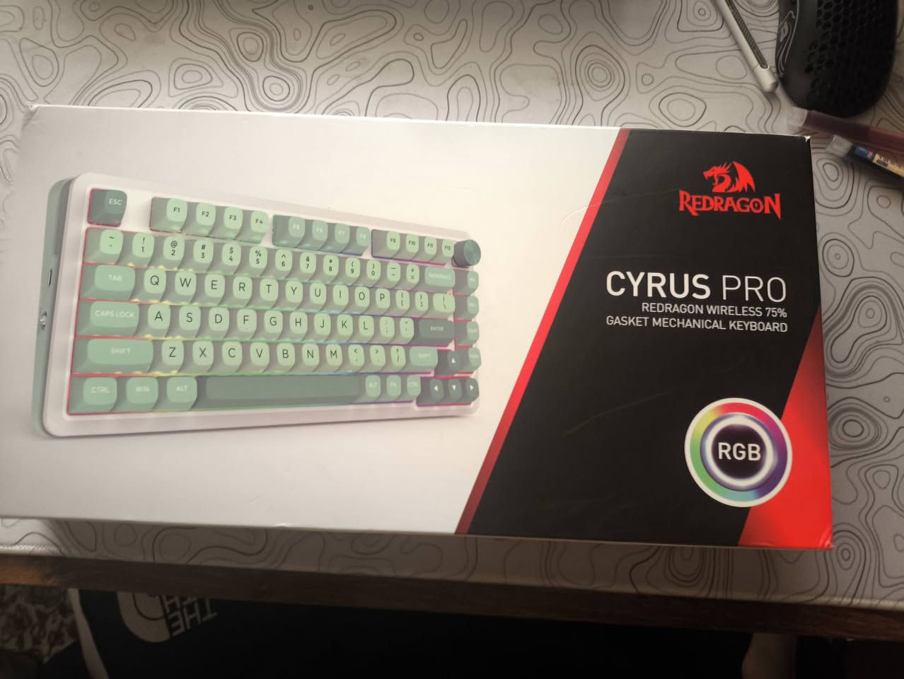 كيبورد للبيع  REDRAGON CYRUS PRO 
صوت الاسوج كريمي ناعم 
السعر 55 الف و بيها مجال 
يوحد توصيل للمحافظات 
للتواصل ***********
