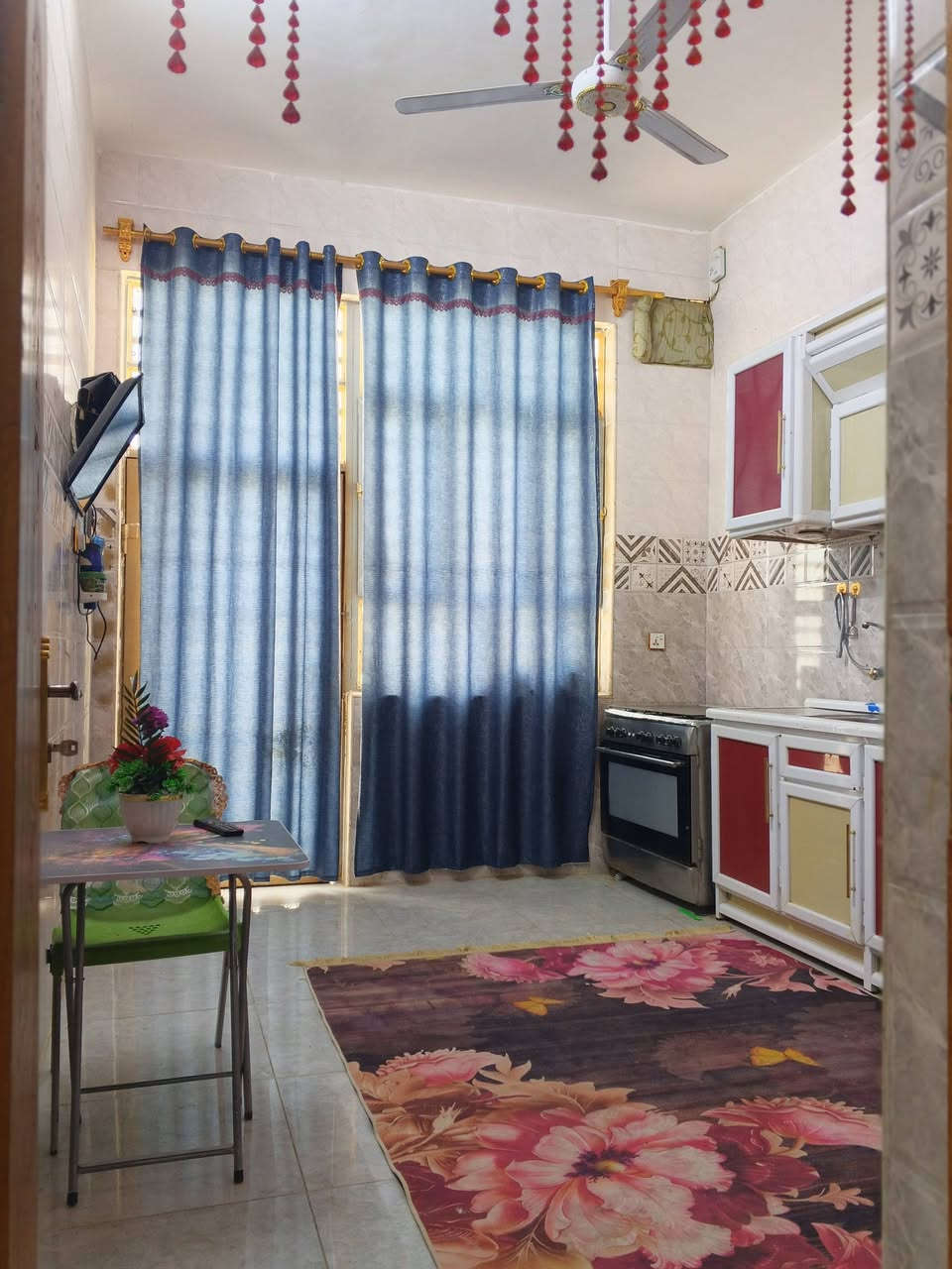 السلام عليكم دار للبيع المساحه 140م حي الضباط كاع علي حامي ال شمال بنيان حديث كونكريت غرفة +صاله+مطبخ+ديوانيه وصاله فوك ،،،***********
