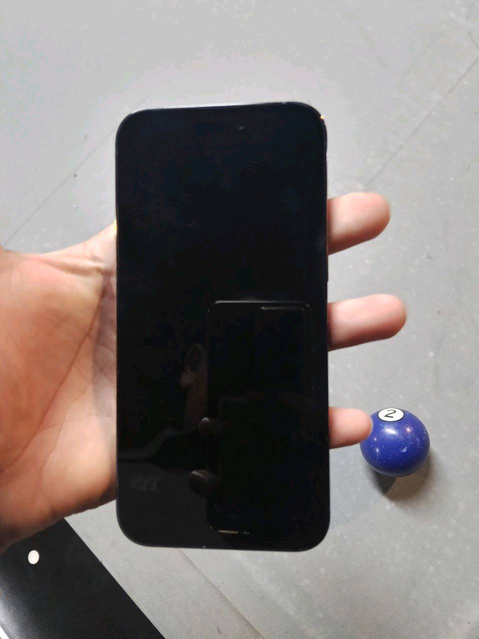 السلام عليكم 
ايفون 13 برو ماكس للبيع نضيف نضافه فول الجهاز وتر بروف الذاكره 128 البطاريه 88 السعر 650 وماكو 13 بهيج سعر تره التواصل خاص موجود او واتساب *********** .